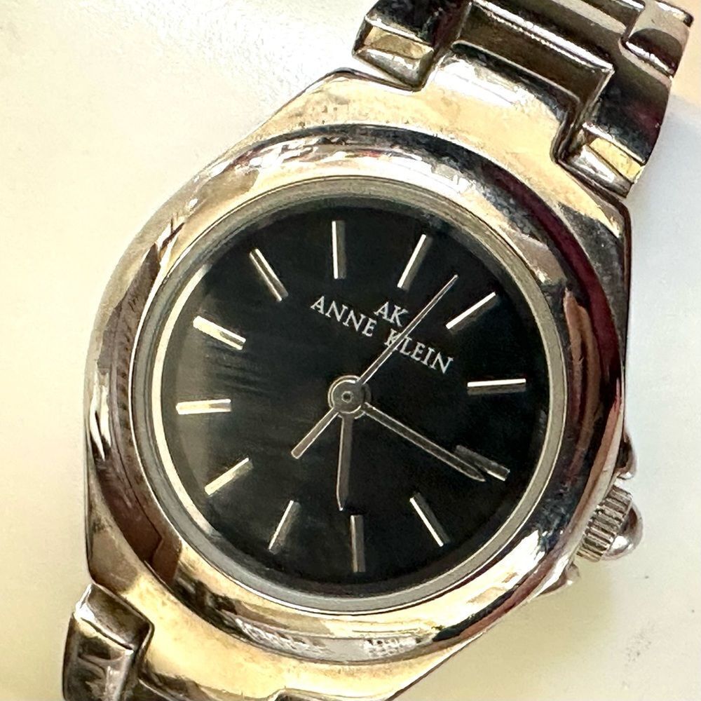 Anne Klein silver tone watch - Picture 2 of 9